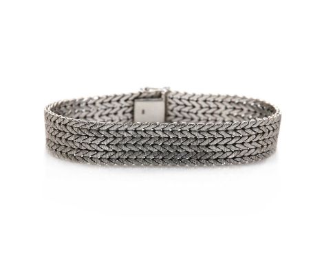 A white gold foxtail link mesh bracelet,a flat three row foxtail link mesh chain, to concealed box clasp and one safety catch