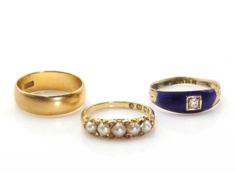 Two Edwardian 18ct gold rings,comprising a carved head ring, claw set with five graduated split pearls, with diamond chips in