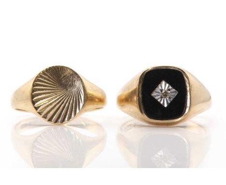 Two 9ct gold signet rings,comprising a 9ct gold signet ring with a cushion shape onyx panel, an applied square collet to the 