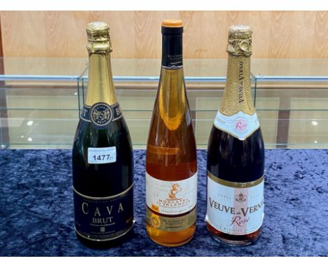 Drinker's Interest - Five Bottles of Wine and Liqueurs, comprising a bottle of Moscatel de Valencia 15%, a bottle of Cava Bru