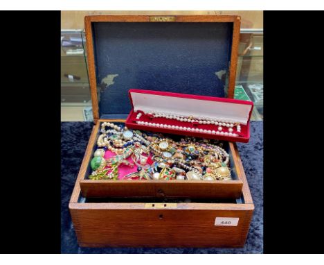 Box of Good Quality Costume Jewellery, housed in a wooden jewellery box, comprising vintage stone set and enamel brooches, bo