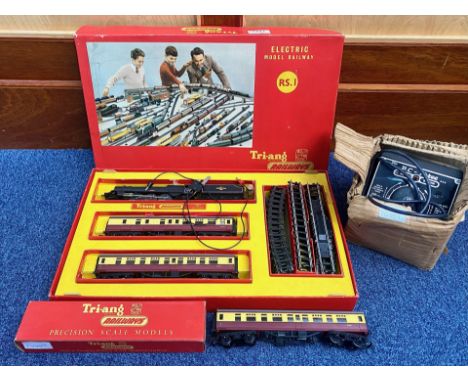 Triang Boxed Train Set ' R.S-1 ' Triang Electric Model Railway Train Set, OO Gauge, In Original Box, Engine. Carrying Track e