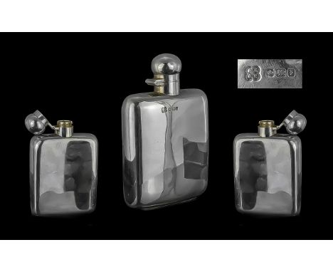 Early 20th Century Sterling Silver Spirit Flask with Screw Top ' Pocket Size ' Hallmark Sheffield 1917, Makers Mark DE-GE. 5 