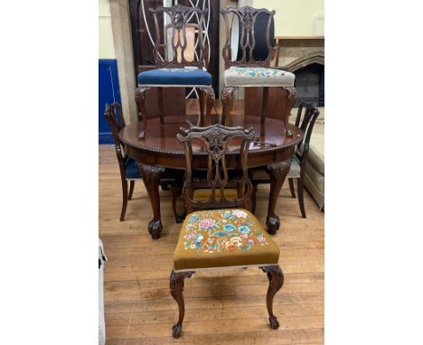 A set of six Chippendale style dining chairs, and a mahogany oval extending dining table, with two extra leaves (9)