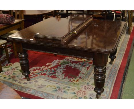 A late Victorian mahogany extendable dining table, two leaves, turned legs, ceramic casters, extended length 207cm, closed le