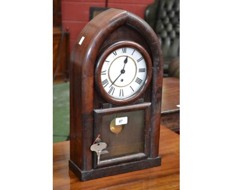 An early 20th century mahogany arched mantle clock, Roman numerals, porcelain face