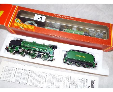 Model railways - a Hornby OO gauge locomotive and tender 4-4-0 schools class Stowe, op no 928 Southern Region, boxed, issued 