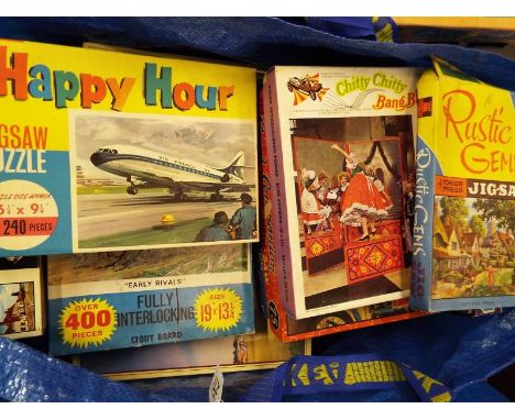 In excess of 30 vintage jigsaws to include Philmar, Arrow games, Waddington's and similar (3)