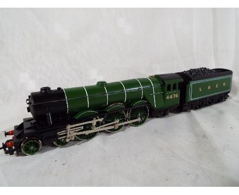 Model Railway - A Hornby OO gauge 4-6-2 locomotive and tender, Royal Lancer operating No. 4476, green LNER livery, near mint 