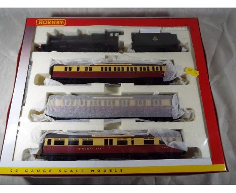 Model Railways - A Hornby OO gauge train pack comprising 4-6-0 locomotive with tender, Rougemont Castle, Op No. 5007 and thre