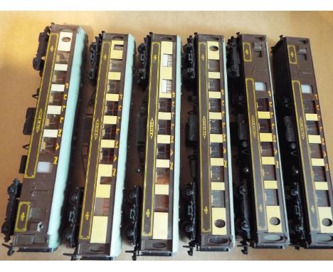 Model railways - six OO gauge Hornby Dublo Pullman passenger carriages (one carriage lacking some wheels)