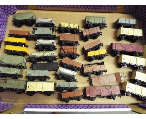 Model railways - 34 Hornby Dublo items of goods rolling stock