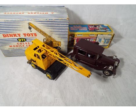 A Dinky Supertoys Coles Mobile Crane # 971, good but requires re-stringing, in original good box with inner card packing piec