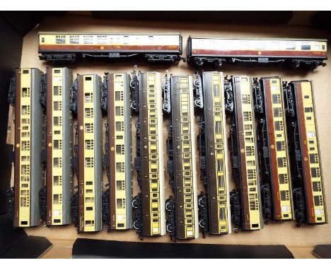Model railways - twelve OO gauge passenger carriages, Hornby Dublo, TTR and Triang, Western region livery