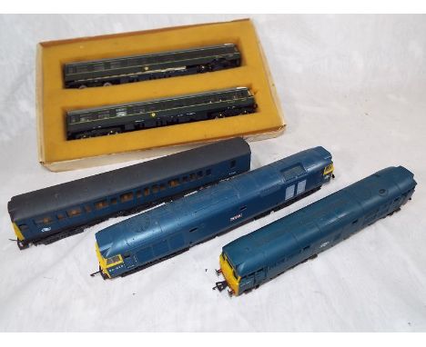 Model railways - OO gauge diesel electric locomotives comprising a twin car op no 51953 and 51954, BR Revenge op no 50 020, B