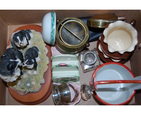 A mixed lot to include; Carltonware toast-rack, Leonardo Collection figure of dogs, and two silver napkin rings etc 