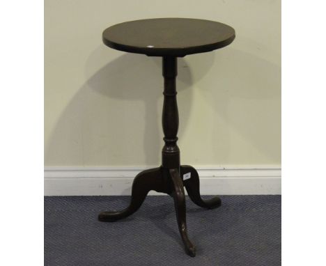 A George III mahogany tip-top wine table, the circular top above a turned stem and tripod legs, height approx 70cm, diameter 