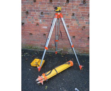 A TOPCON AT-F6 AUTO SURVEYORS LEVEL WITH TOPCON WOODEN TRIPOD AND AN ALUMINIUM TRIPOD