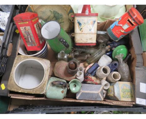 TRAY OF ASSORTED SUNDRIES TO INCLUDE  ENAMEL ITEMS