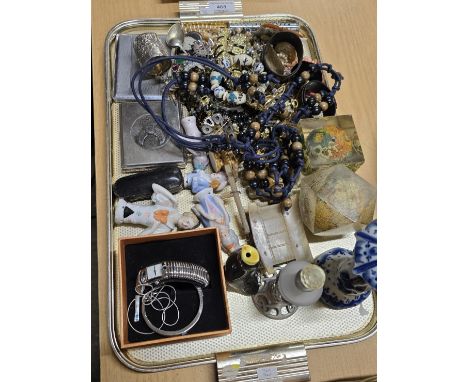 TRAY CONTAINING 2 GLOBE PAPERWEIGHTS, QUANTITY OF VARIOUS COSTUME JEWELLERY, 4 CHINA LADY MOUNTS, 2 CIGARETTE CASES, SOUVENIR