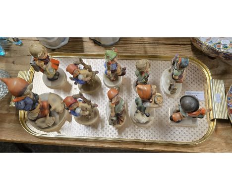 TRAY CONTAINING 10 HUMMEL &amp; GOEBEL FIGURINES      