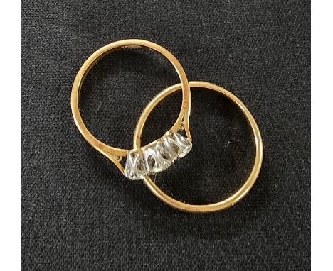 18 CARAT GOLD WEDDING BAND, 3 STONE DIAMOND ENGAGEMENT RING ON 18 CARAT GOLD SHANK, WEIGHT APPROX 5.2 GRAMS