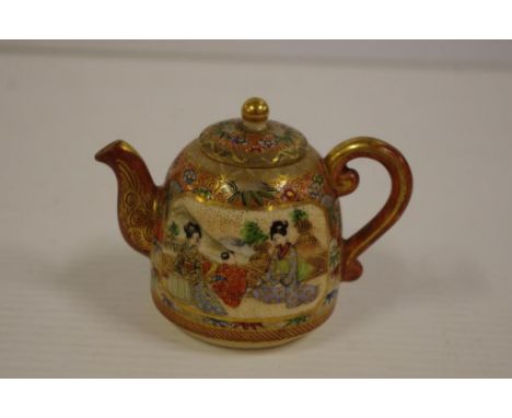 Fine Japanese Satsuma miniature teapot 6 cm high