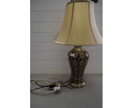 MODERN CERAMIC BASED TABLE LAMP
