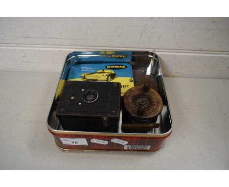 BOX OF MIXED ITEMS TO INCLUDE A SMALL HAWKEYE ACE CAMERA, WOODEN CENTRE PIN FISHING REEL ETC
