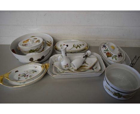 QUANTITY OF ROYAL WORCESTER EVESHAM AND OTHER PATTERN TABLE WARES