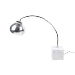 A mid-century arc chrome and marble cube table lamp. Possibly designed by Harvey Guzzini.