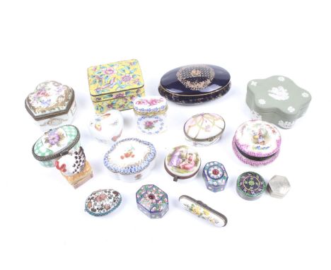 A collection of assorted small trinket boxes. Mostly 20th century porcelain and some Indian white metal enamel, etc. Max. H6c