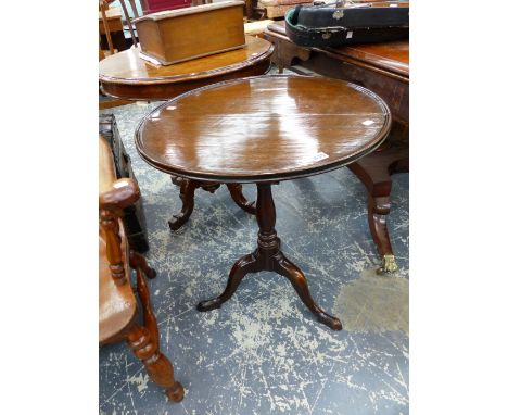 A VICTORIAN OAK TRAY TOP TRIPOD TABLE. 