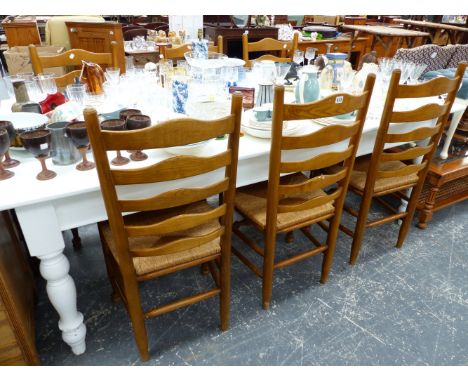 A SET OF SIX GOOD QUALITY RUSH SEAT LADDER BACK DINING CHAIRS. 