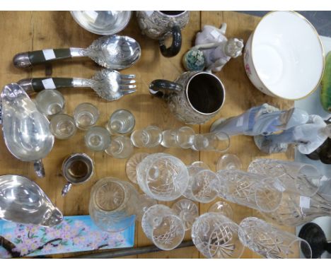 THREE LLADRO FIGURINES, FAR EASTERN WHITE METAL MOUNTED SALAD SERVERS, A PAIR OF WHITE METAL TANKARDS, PLATED WARES, AND GLAS
