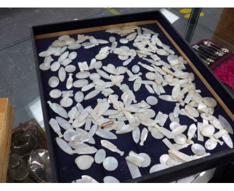 A LARGE COLLECTION OF MOTHER OF PEARL GAMING COUNTERS. 