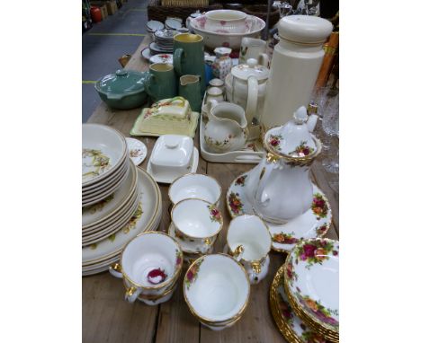 A ROYAL ALBERT OLD COUNTRY ROSE TEA SERVICE, AN ORIENTAL TEA SET, AND OTHER CHINA WARES. 