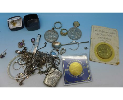 A collection of silver jewellery, including bangle and rings, a silver vesta case, a Victorian crown, a £5 coin, pendants, ch