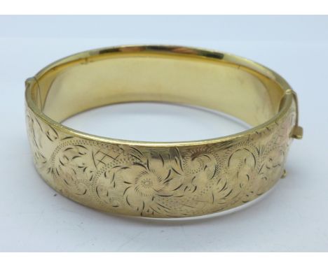 A 1/5th 9ct metal core bangle