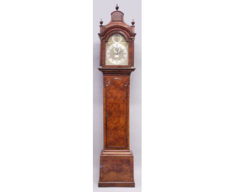 A GOOD 18TH CENTURY WALNUT LONGCASE CLOCK, with eight-day movement, the arch shape brass dial with silvered chapter ring, sub