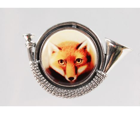 A SILVER HUNTING HORN AND ENAMEL FOX BROOCH.