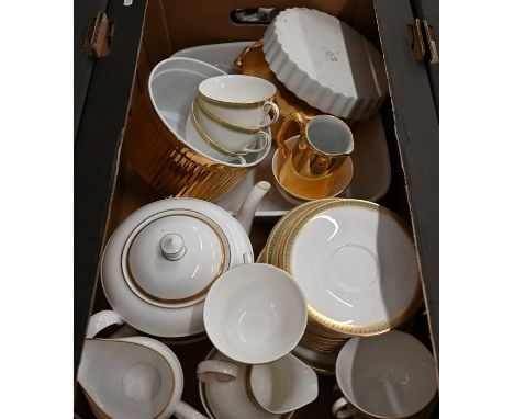 A Royal Doulton 'Clarendon' pattern tea service including tea pot, to/w various Royal Worcester oven to table ware (box)
