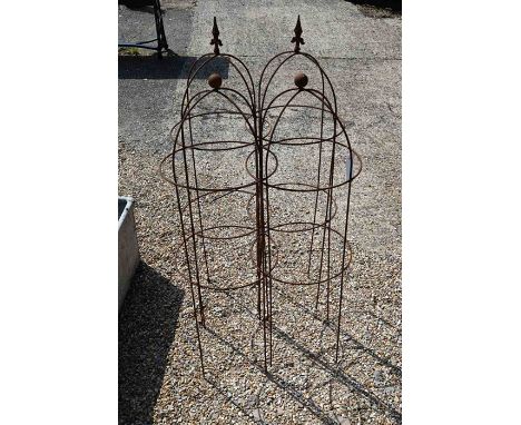 A pair of weathered steel arrow-head garden obelisks to/w a pair of ball-head garden obelisks, approx. 120 high x 38 cm diame