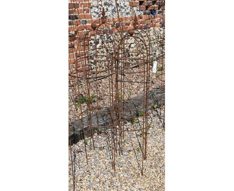 A pair of weathered steel arrow-head garden obelisks to/w a pair of ball-head garden obelisks, approx. 120 high x 33 cm diame
