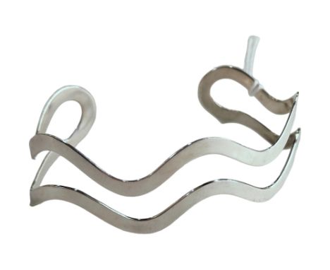 SILVER CURVED BANGLE 