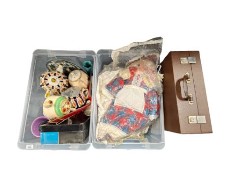 2 BOX LOTS WITH VINTAGE PICNIC HAMPER 