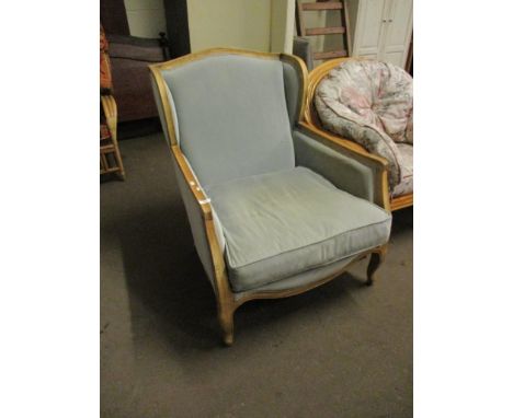 LIGHT WOOD EASY CHAIR