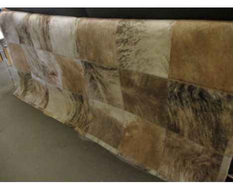 LARGE MODERN “SKIN” EFFECT CARPET, 285CM WIDE