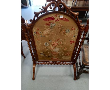LARGE EARLY VICTORIAN MAHOGANY FIRESCREEN WITH BARLEY TWIST SIDES &amp; TAPESTRY DECORATION 44' HIGH