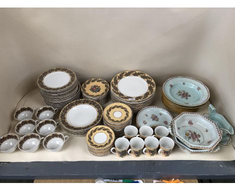 Quantity of china to include Rosenthal classic Pearl china Bloomsbury Nina Campbell, part dinner service, and a Calyx Ware Ad